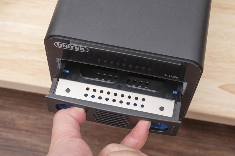 数据安全最重要，个人备份怎么选，市售五款RAID磁盘阵列横向评测