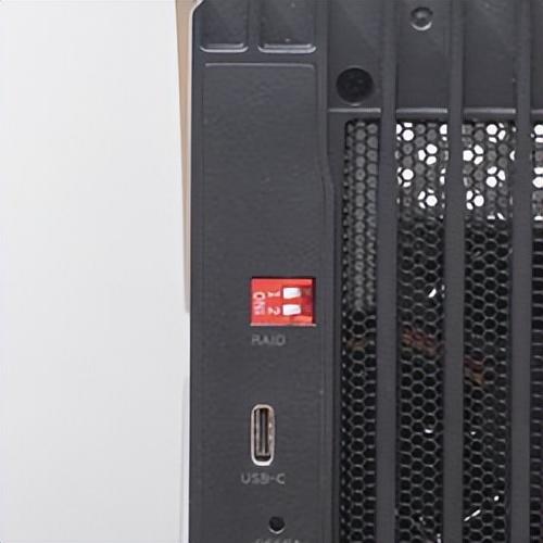 数据安全最重要，个人备份怎么选，市售五款RAID磁盘阵列横向评测