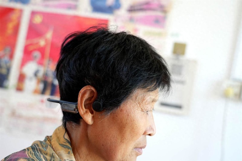 科技助听新选择：zdeer骨传导助听器，无障碍沟通新伴侣
