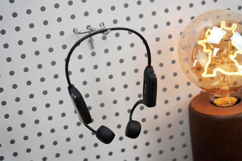 科技助听新选择：zdeer骨传导助听器，无障碍沟通新伴侣