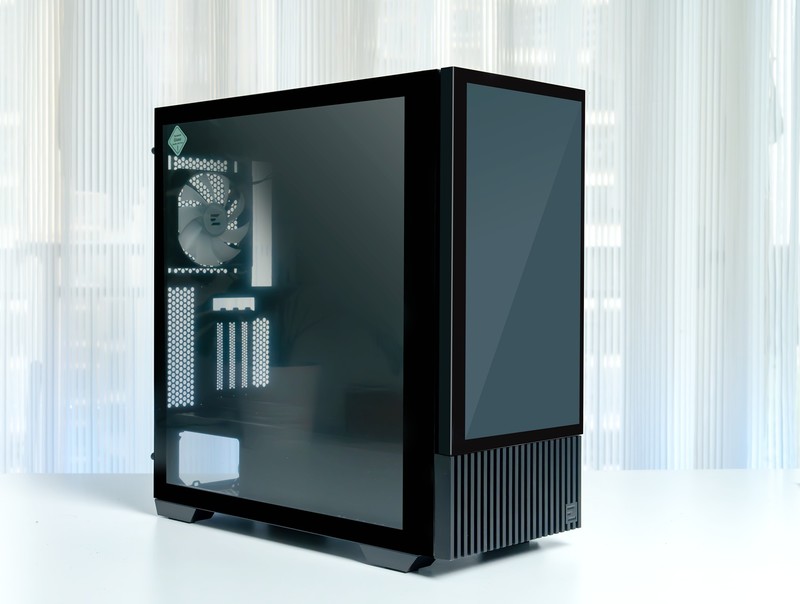 机箱也自带15.6寸大屏？zalman思民 Z10 DS来了！DIY市场有的看了