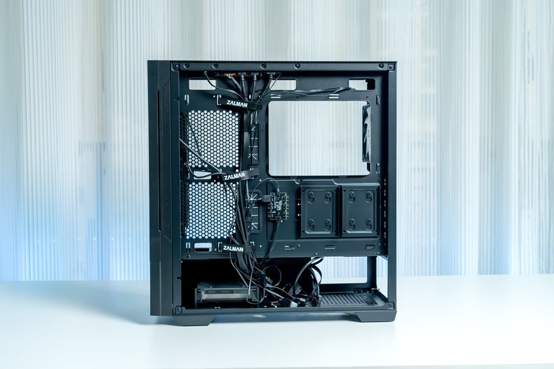 机箱也自带15.6寸大屏？zalman思民 Z10 DS来了！DIY市场有的看了