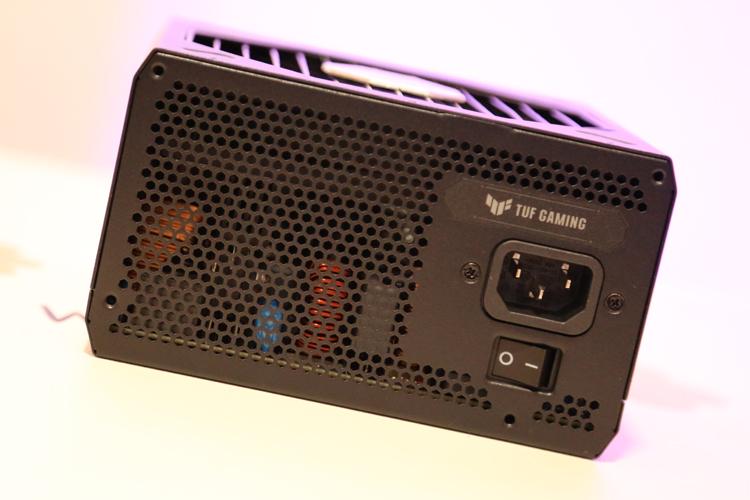 ROG平替！整一套TUF电竞特工全家桶：TUF GT502弹药库、TUF 850W电源、侠光TF120 ARGB