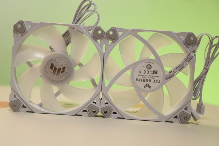 ROG平替！整一套TUF电竞特工全家桶：TUF GT502弹药库、TUF 850W电源、侠光TF120 ARGB