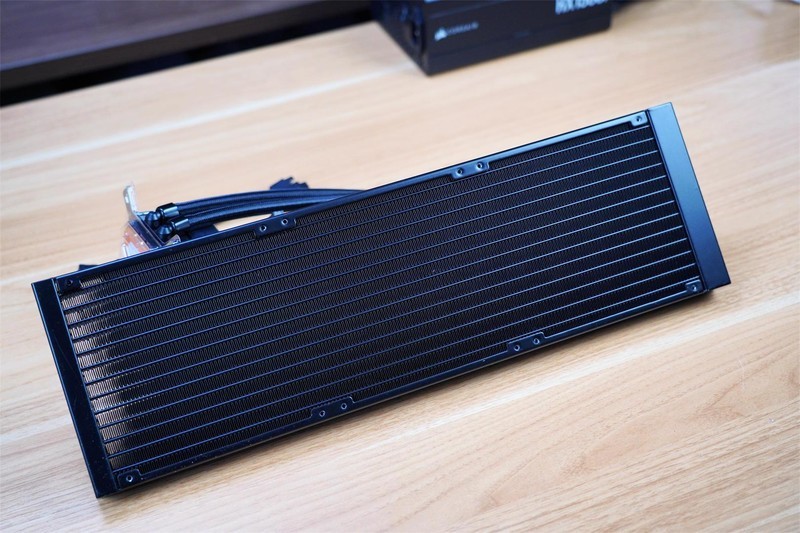 颜值高，性能强，把“光污染”做得淋漓尽致，海盗船机电装机分享