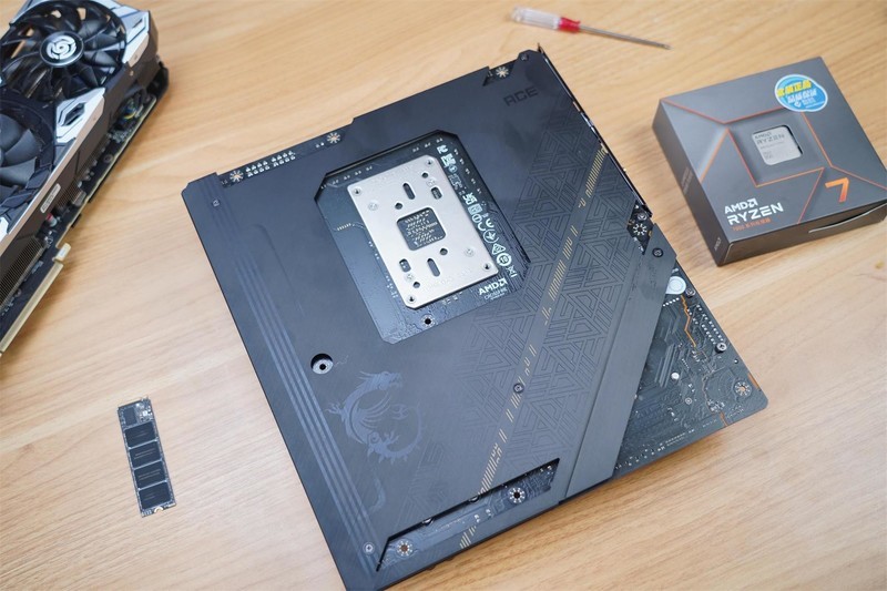 颜值高，性能强，把“光污染”做得淋漓尽致，海盗船机电装机分享