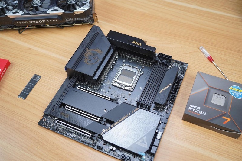 颜值高，性能强，把“光污染”做得淋漓尽致，海盗船机电装机分享