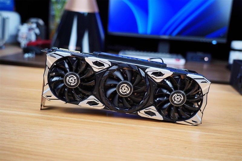 颜值高，性能强，把“光污染”做得淋漓尽致，海盗船机电装机分享