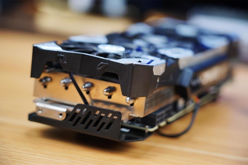 颜值高，性能强，把“光污染”做得淋漓尽致，海盗船机电装机分享