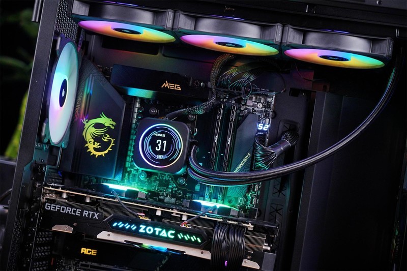 颜值高，性能强，把“光污染”做得淋漓尽致，海盗船机电装机分享