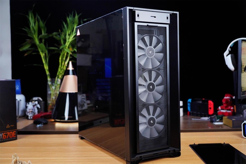 颜值高，性能强，把“光污染”做得淋漓尽致，海盗船机电装机分享