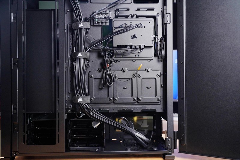 颜值高，性能强，把“光污染”做得淋漓尽致，海盗船机电装机分享