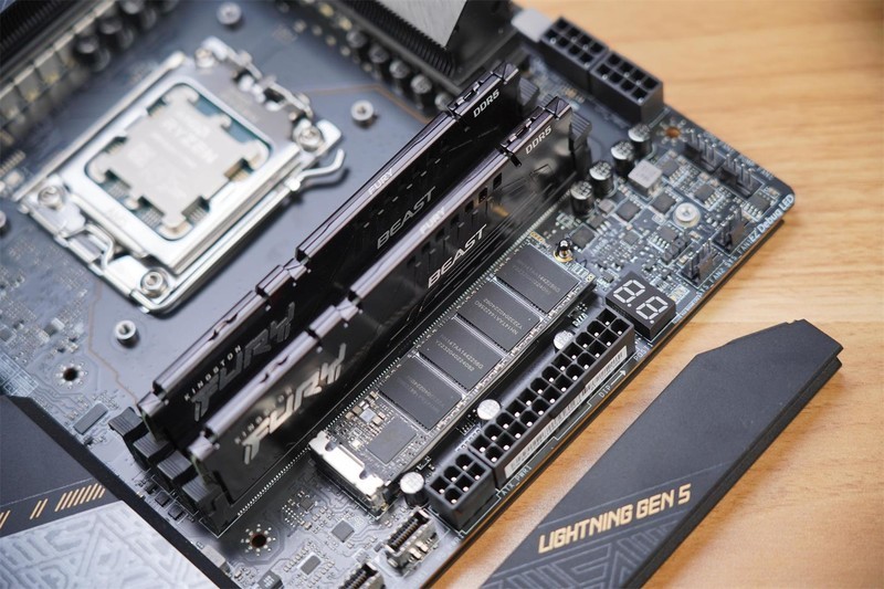 颜值高，性能强，把“光污染”做得淋漓尽致，海盗船机电装机分享