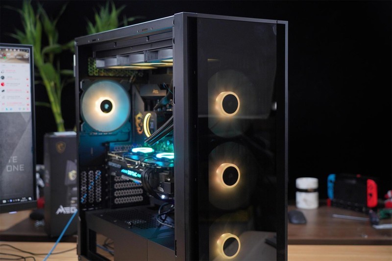 颜值高，性能强，把“光污染”做得淋漓尽致，海盗船机电装机分享