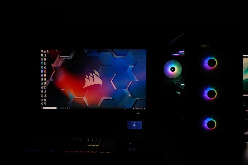 颜值高，性能强，把“光污染”做得淋漓尽致，海盗船机电装机分享