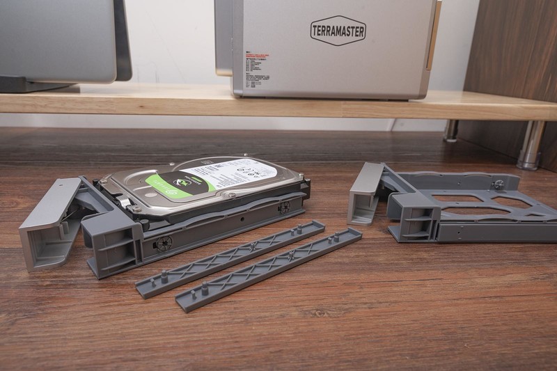 数据安全最重要，个人备份怎么选，市售五款RAID磁盘阵列横向评测