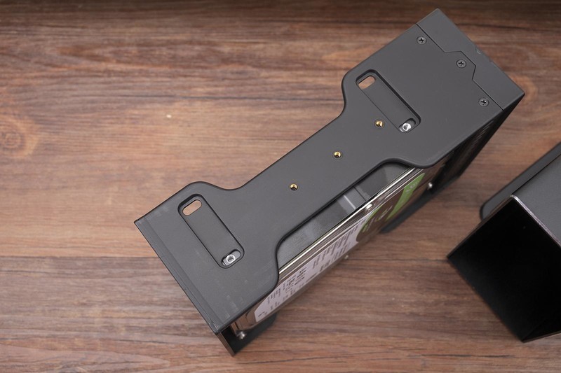 数据安全最重要，个人备份怎么选，市售五款RAID磁盘阵列横向评测