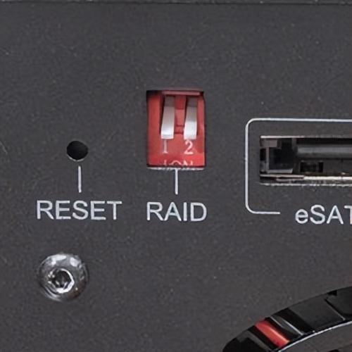 数据安全最重要，个人备份怎么选，市售五款RAID磁盘阵列横向评测