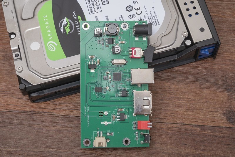 数据安全最重要，个人备份怎么选，市售五款RAID磁盘阵列横向评测