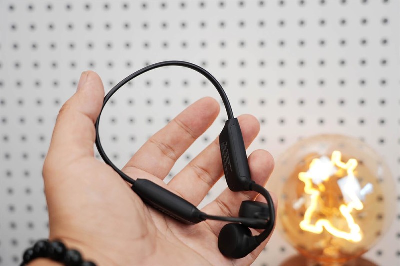 科技助听新选择：zdeer骨传导助听器，无障碍沟通新伴侣