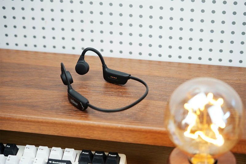 科技助听新选择：zdeer骨传导助听器，无障碍沟通新伴侣