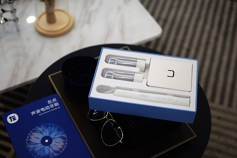 洗刷刷洗刷刷 左点声波电动牙刷