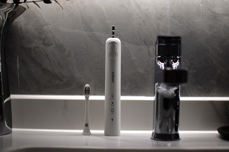 洗刷刷洗刷刷 左点声波电动牙刷