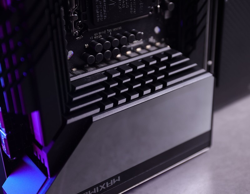 儿时梦想终成真  总价超3万的满杯配置电脑玩起来爽吗？