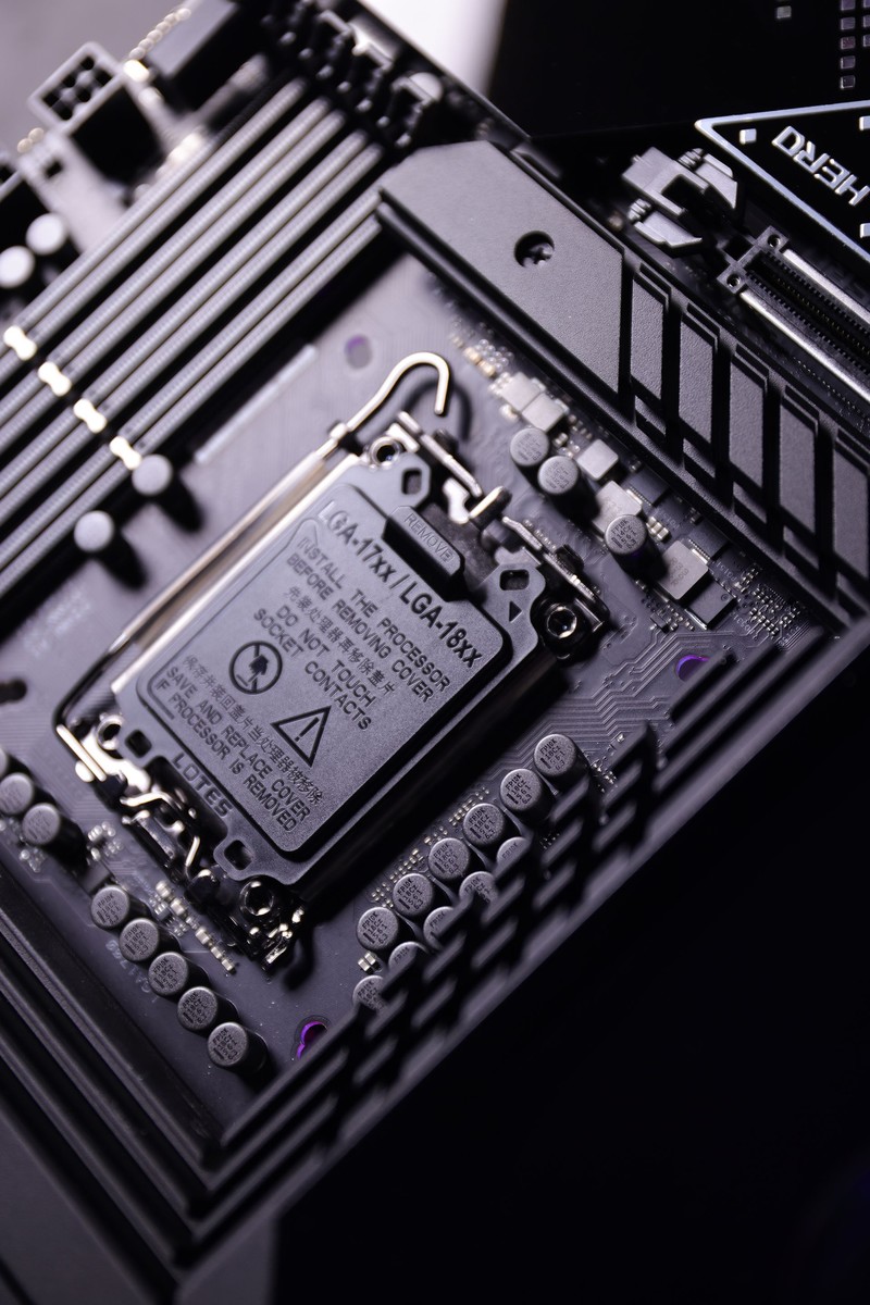 儿时梦想终成真  总价超3万的满杯配置电脑玩起来爽吗？