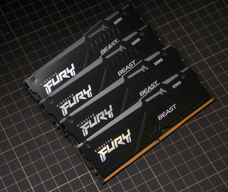 儿时梦想终成真  总价超3万的满杯配置电脑玩起来爽吗？