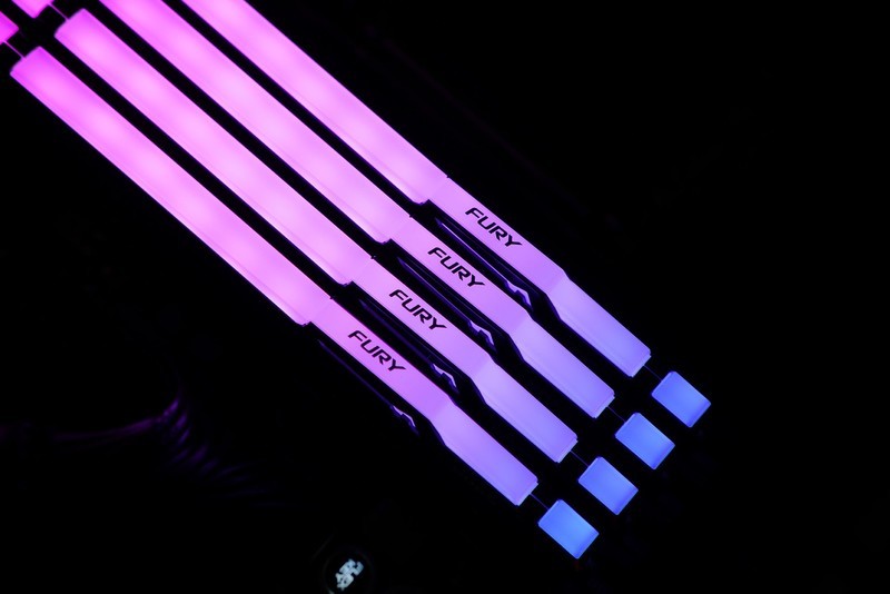 儿时梦想终成真  总价超3万的满杯配置电脑玩起来爽吗？