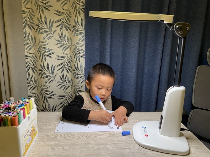 一款很容易让有钱人为孩子买单的护眼台灯！爱德华天使之光2体验