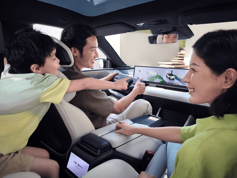 助力月月开新车，极越智驾大幅升级