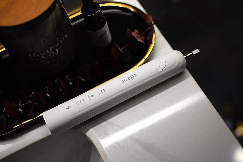 洗刷刷洗刷刷 左点声波电动牙刷