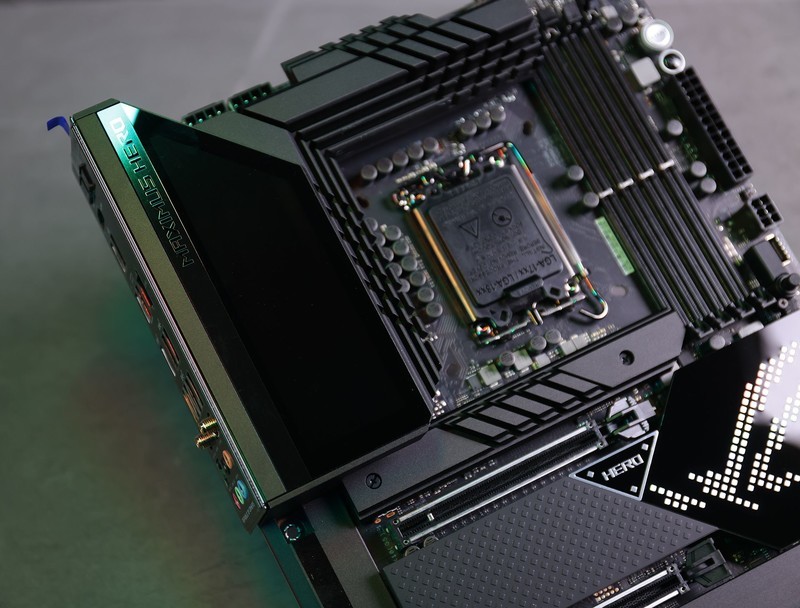 儿时梦想终成真  总价超3万的满杯配置电脑玩起来爽吗？