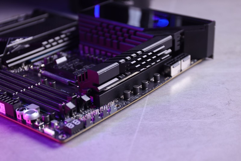 儿时梦想终成真  总价超3万的满杯配置电脑玩起来爽吗？