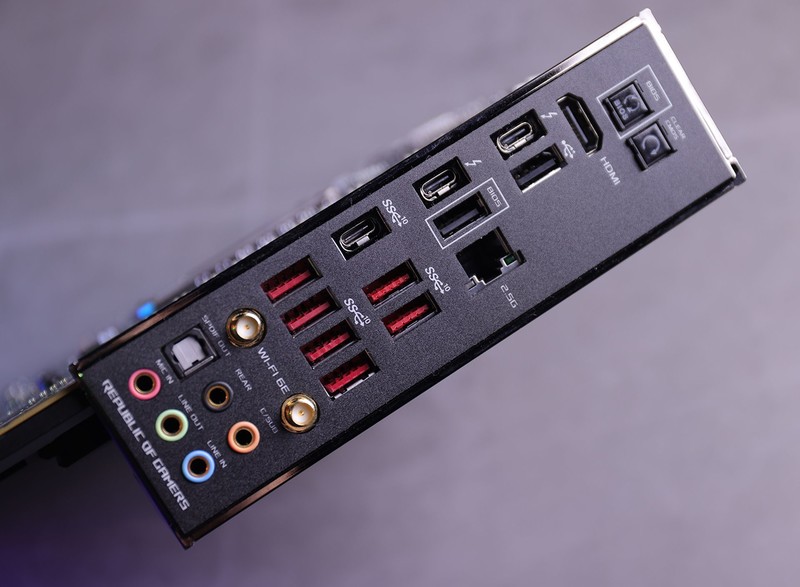 儿时梦想终成真  总价超3万的满杯配置电脑玩起来爽吗？