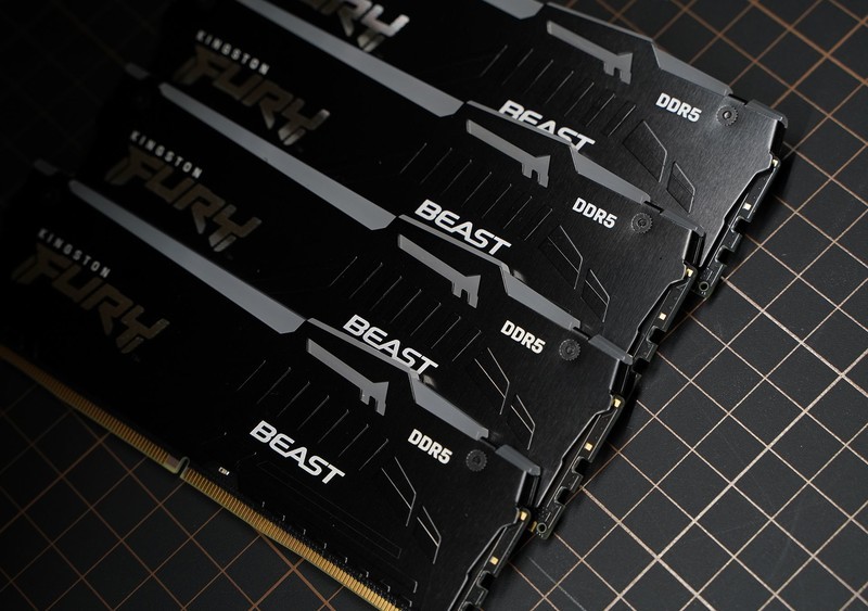 儿时梦想终成真  总价超3万的满杯配置电脑玩起来爽吗？