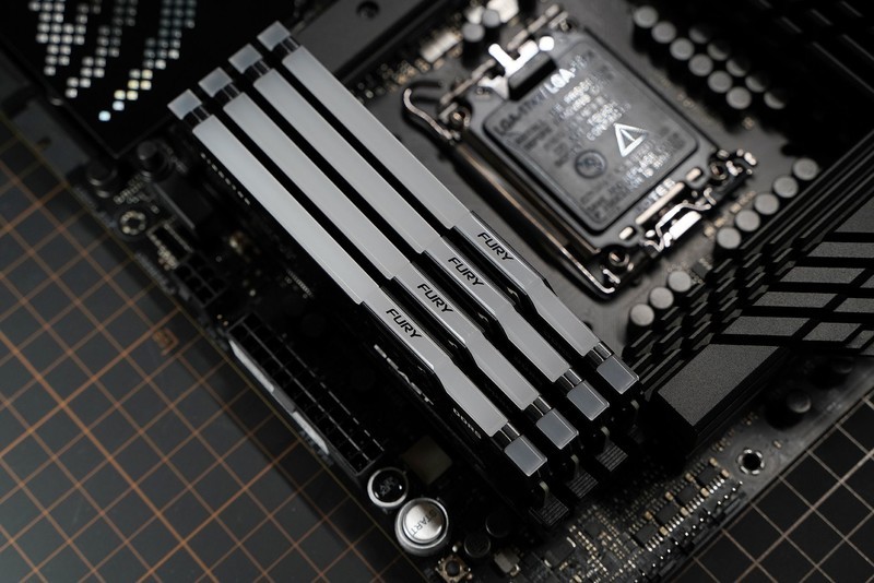 儿时梦想终成真  总价超3万的满杯配置电脑玩起来爽吗？