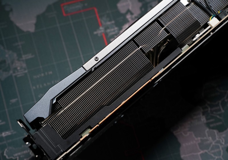 儿时梦想终成真  总价超3万的满杯配置电脑玩起来爽吗？