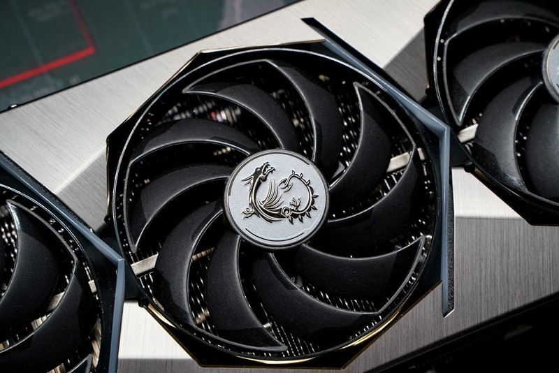 儿时梦想终成真  总价超3万的满杯配置电脑玩起来爽吗？