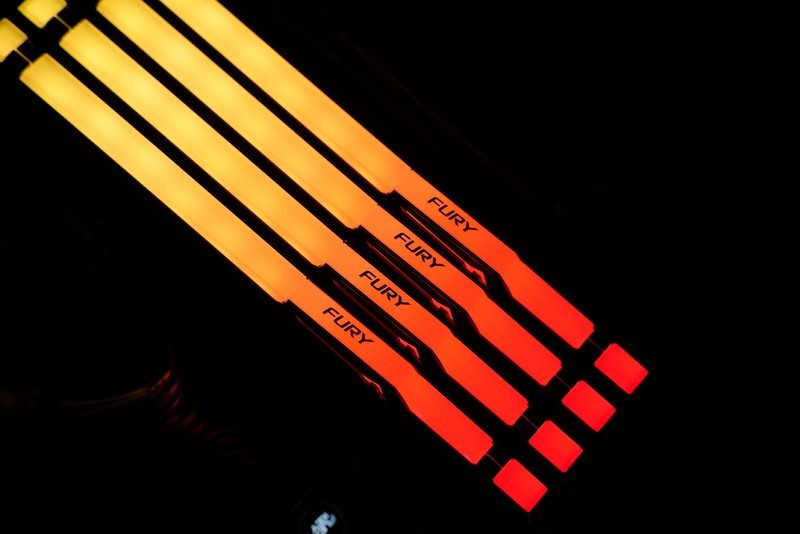 儿时梦想终成真  总价超3万的满杯配置电脑玩起来爽吗？