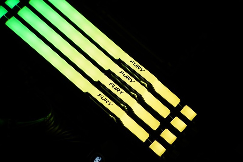 儿时梦想终成真  总价超3万的满杯配置电脑玩起来爽吗？