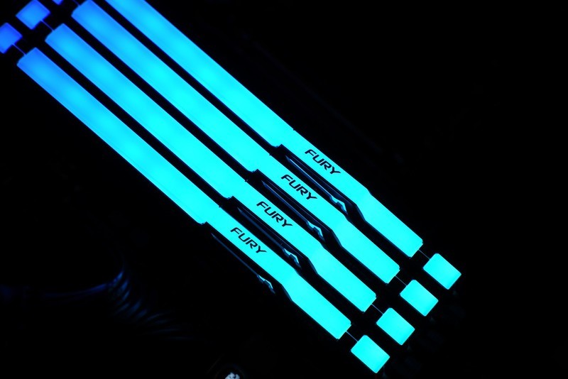 儿时梦想终成真  总价超3万的满杯配置电脑玩起来爽吗？