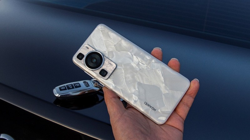 尽显魅力与自信：华为P60悦目轻盈，演绎不拘一格的曼妙科技