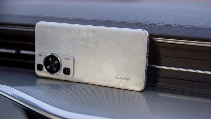 尽显魅力与自信：华为P60悦目轻盈，演绎不拘一格的曼妙科技