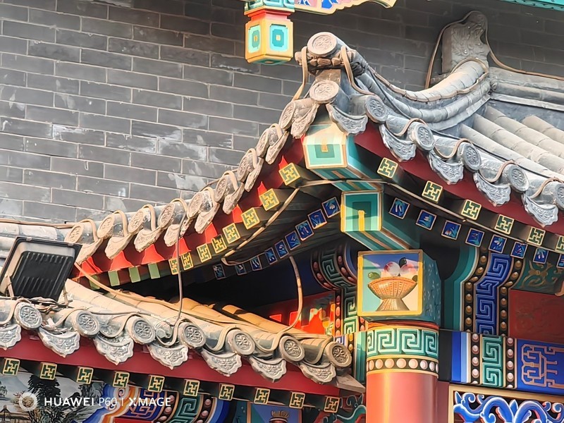 尽显魅力与自信：华为P60悦目轻盈，演绎不拘一格的曼妙科技