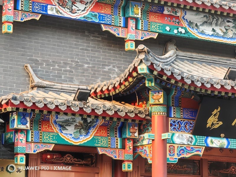 尽显魅力与自信：华为P60悦目轻盈，演绎不拘一格的曼妙科技