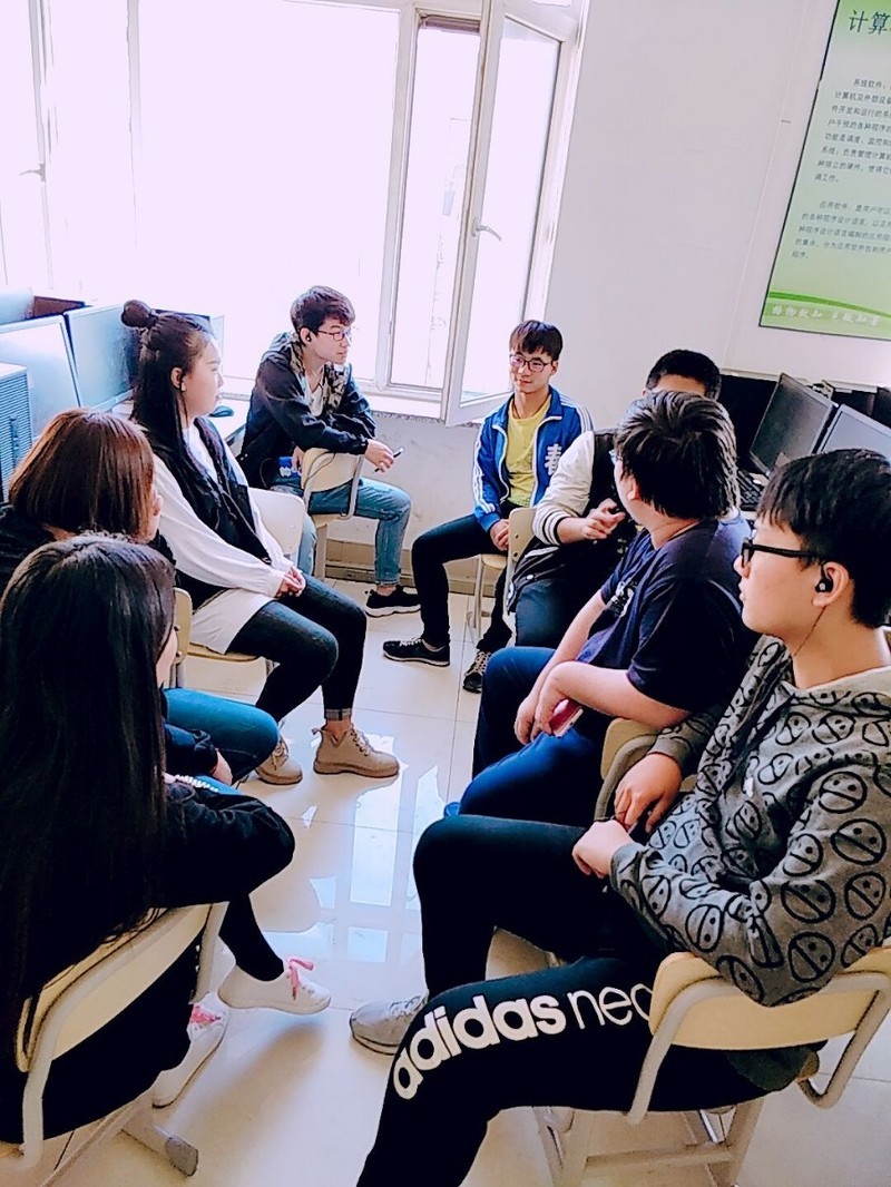 买投影仪还是大屏幕电视？开会投影仪推荐哪种？明基E520测评体验