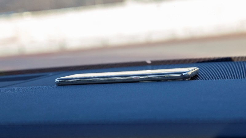 尽显魅力与自信：华为P60悦目轻盈，演绎不拘一格的曼妙科技